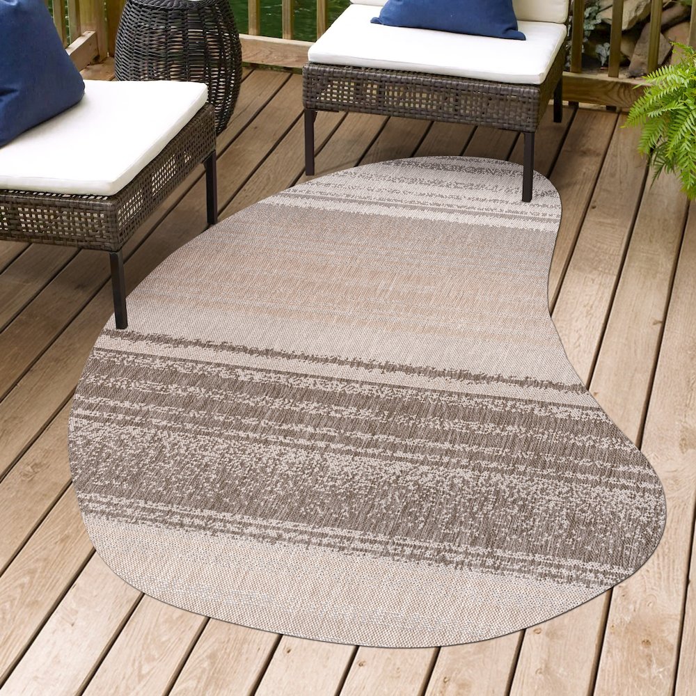 Evan Modern Rustic Organic CurveIndoor/Outdoor Shaped  Rug