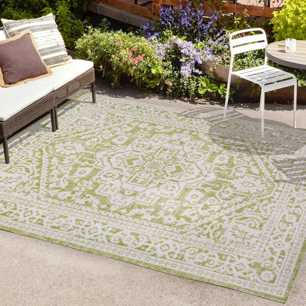 Sinjuri Medallion Textured Weave Indoor/Outdoor Area Rug