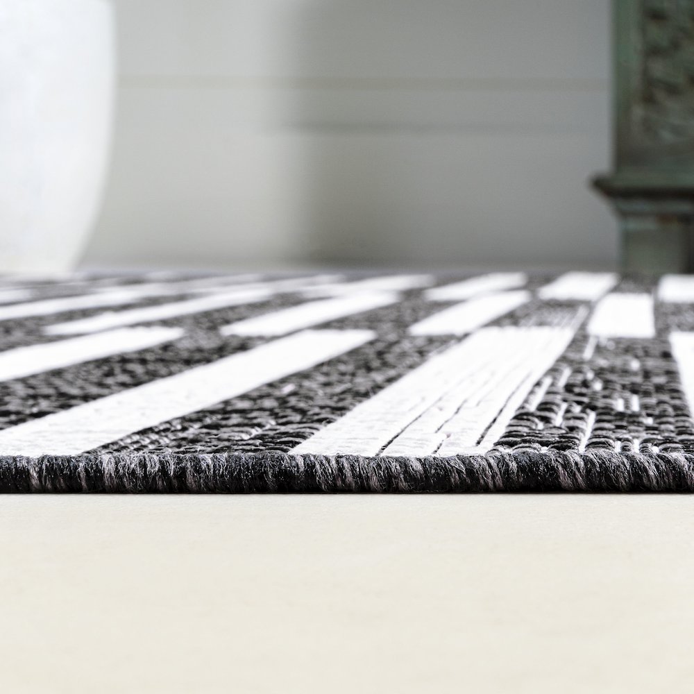Sukie Modern Offset Stripe Indoor/Outdoor Area Rug