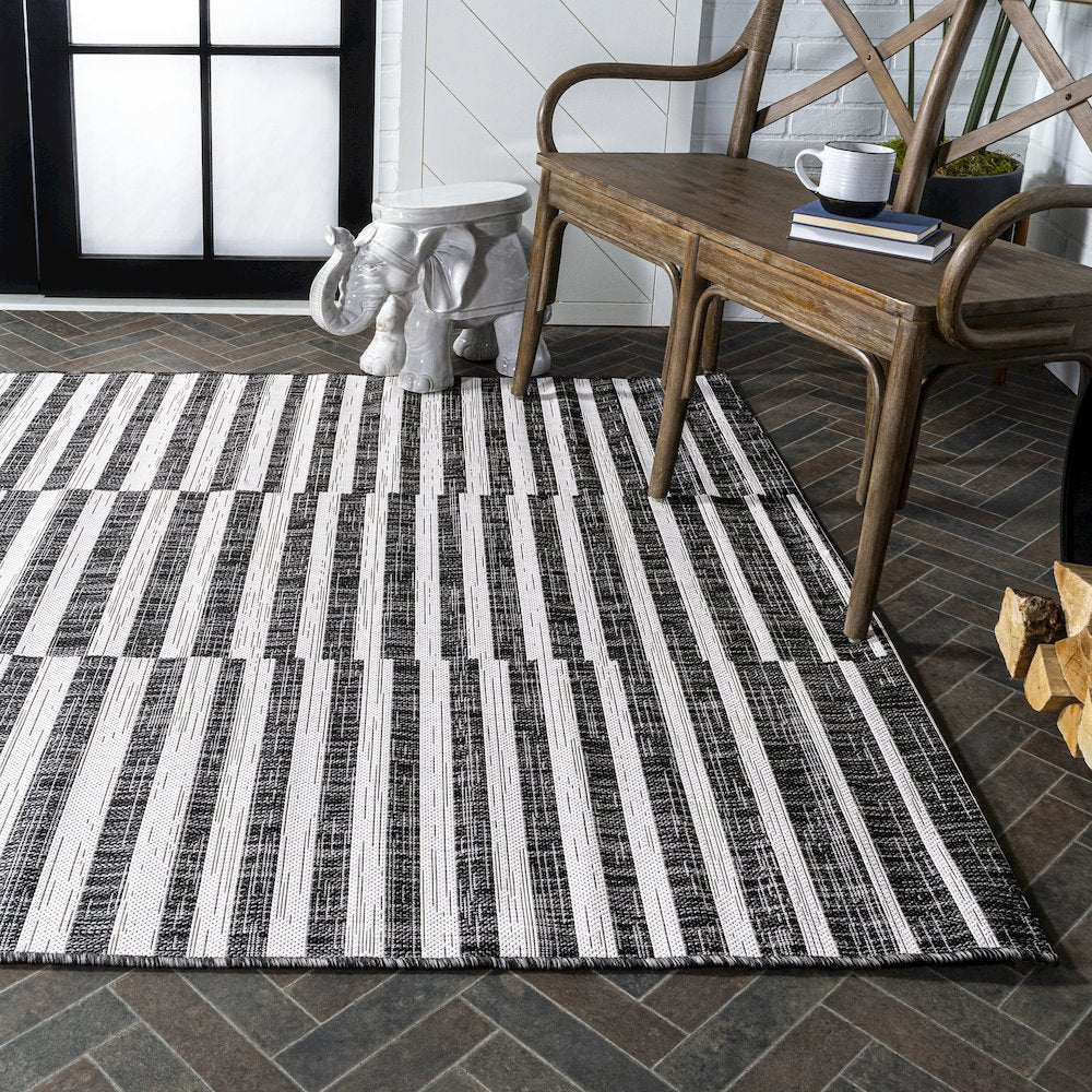 Sukie Modern Offset Stripe Indoor/Outdoor Area Rug