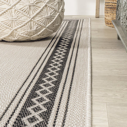 Lucia Classic Diamond Border Indoor/Outdoor Area Rug