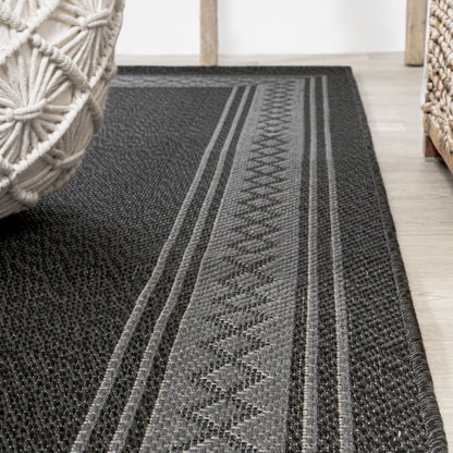 Lucia Classic Diamond Border Indoor/Outdoor Area Rug