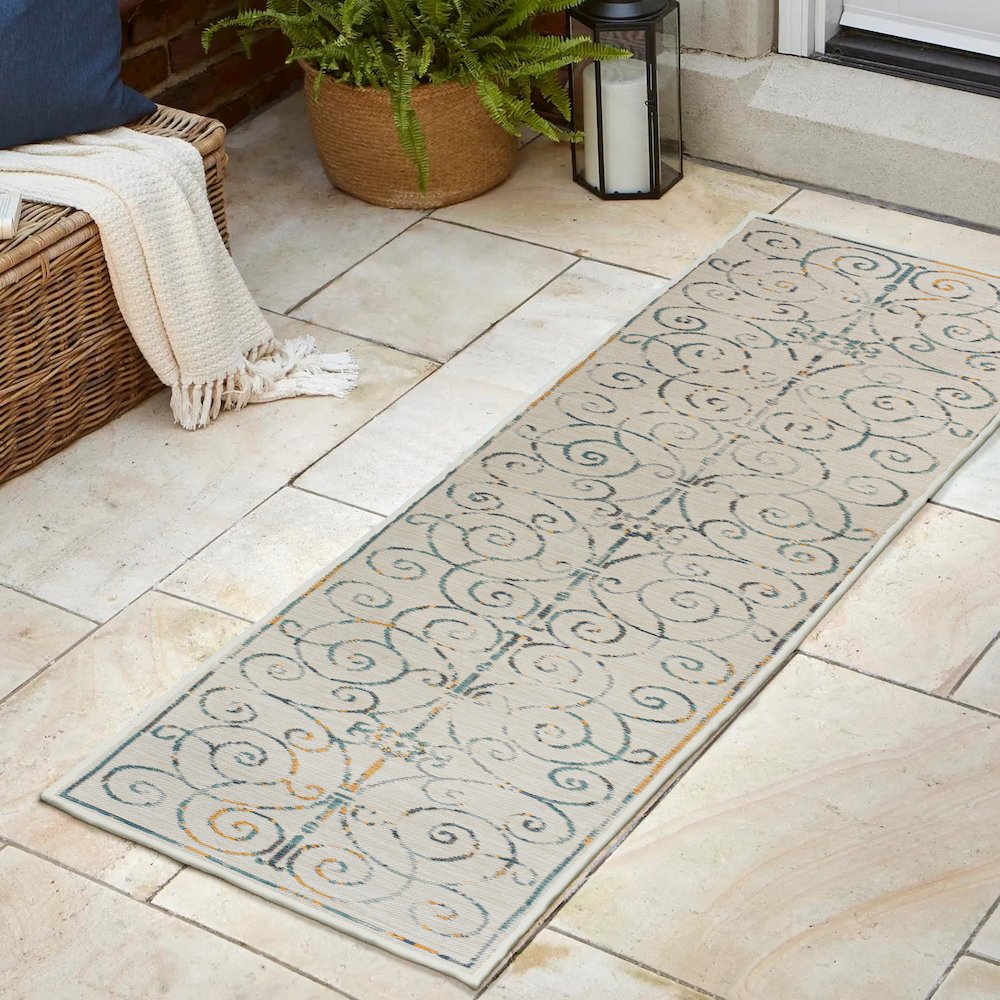 Cottage Filigree Scroll Reversible Machine-Washable Indoor/Outdoor Runner Rug
