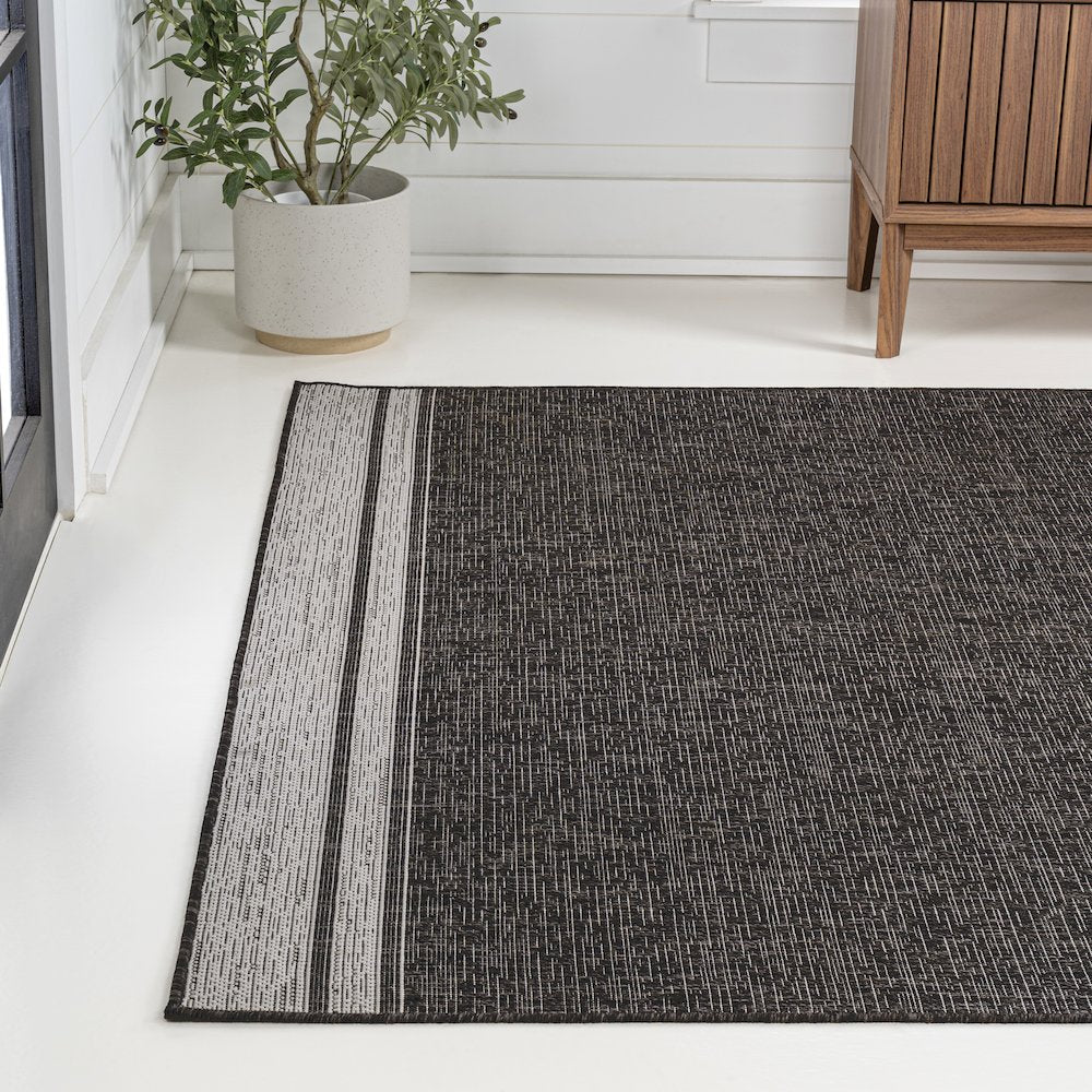 Alda Modern Minimalist Mingled Solid Indoor/Outdoor Area Rug