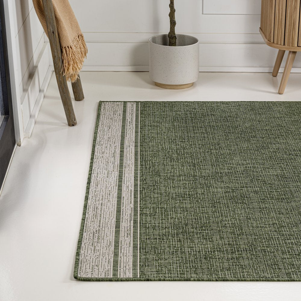 Alda Modern Minimalist Mingled Solid Indoor/Outdoor Area Rug