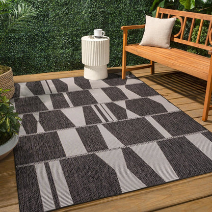 Two-Tone Black/Cream 3 ft. x 5 ft. Indoor/Outdoor Area Rug