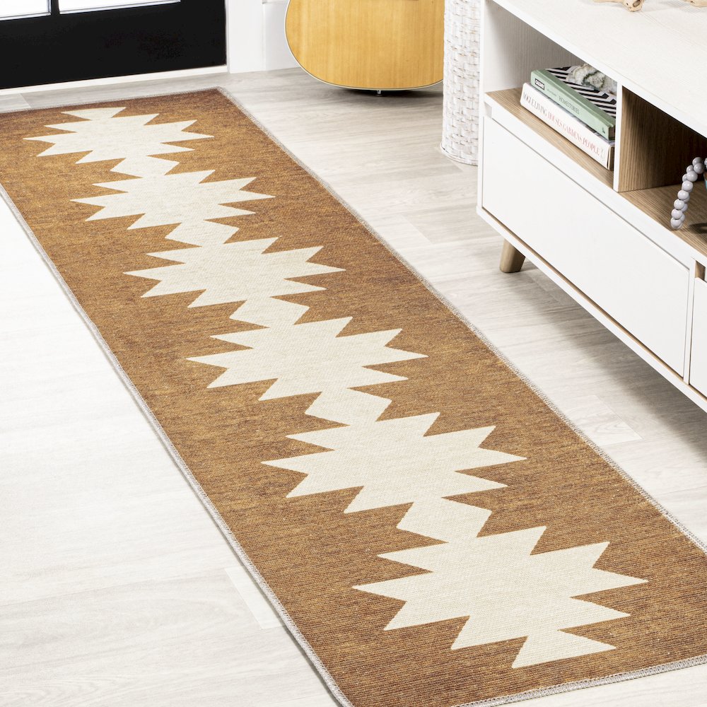 Chayton Minimalist Geometric Machine Washable Area Rug