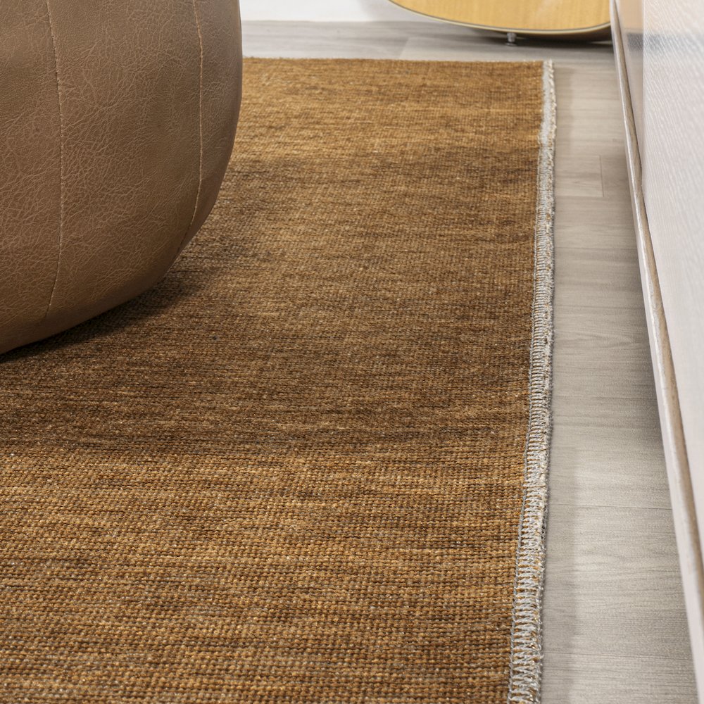 Chayton Minimalist Geometric Machine Washable Area Rug