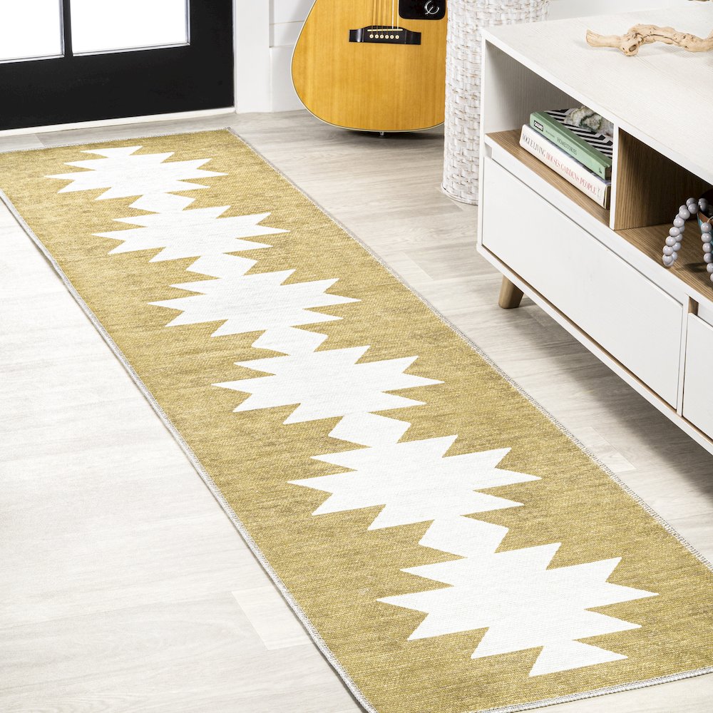 Chayton Minimalist Geometric Machine Washable Area Rug