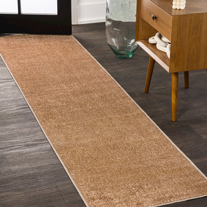 Twyla Classic Solid Low-Pile Machine-Washable Runner Rug
