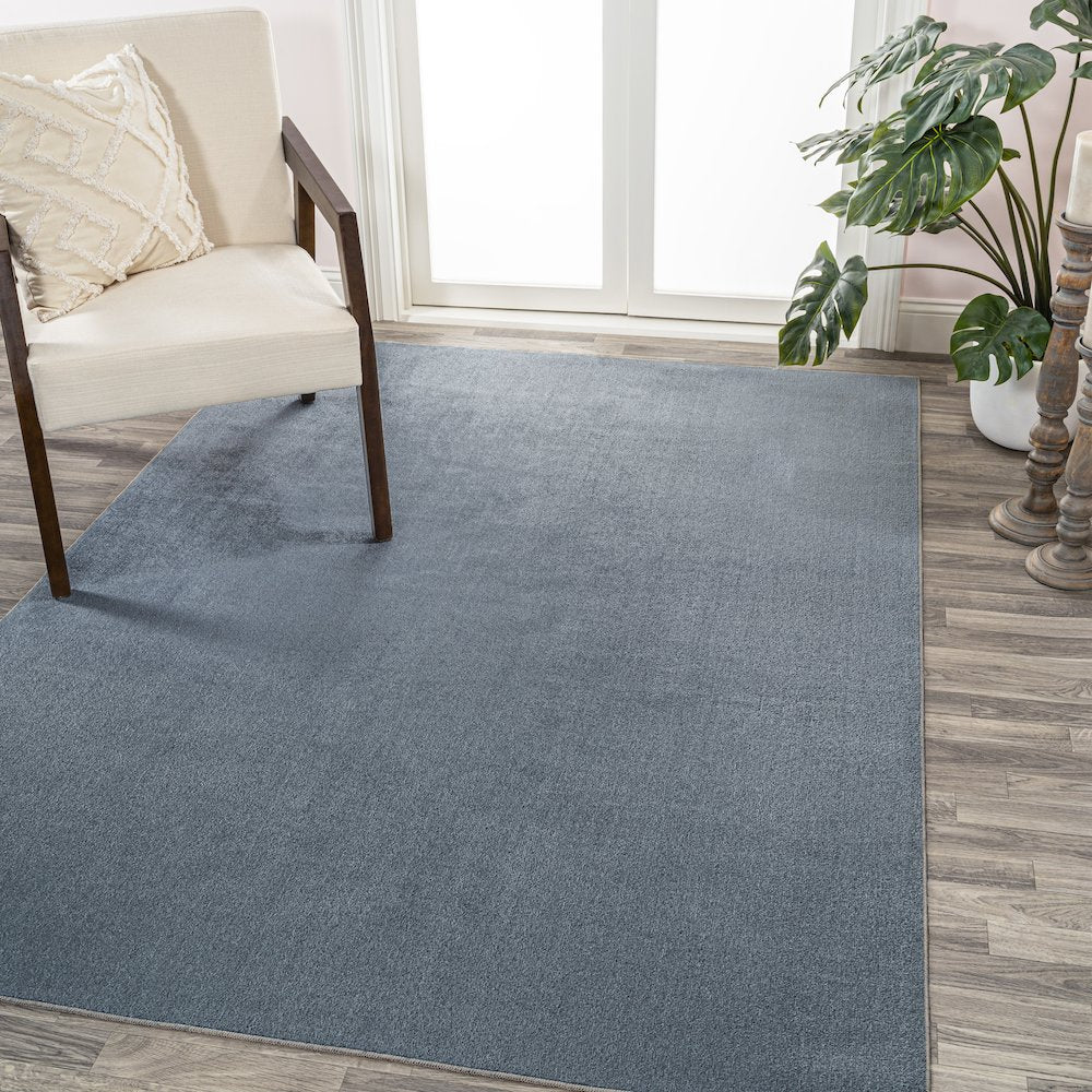 Twyla Classic Solid Low-Pile Machine-Washable Area Rug
