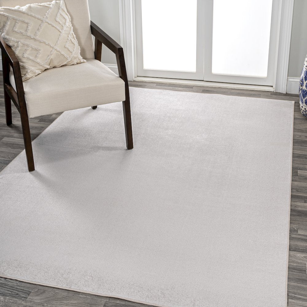 Twyla Classic Solid Low-Pile Machine-Washable Area Rug