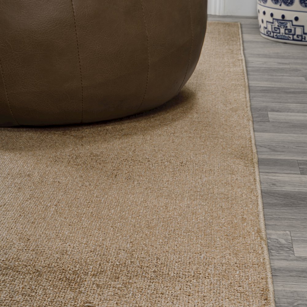 Twyla Classic Solid Low-Pile Machine-Washable Runner Rug