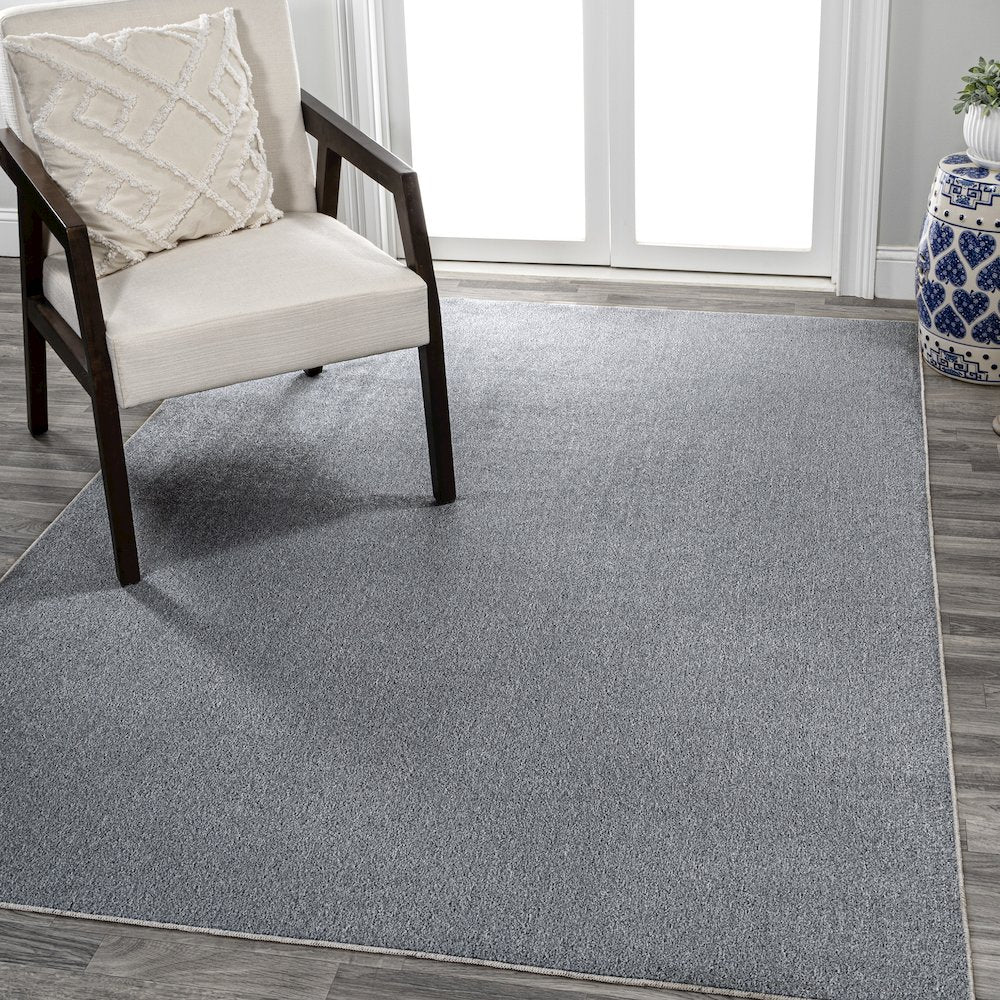 Twyla Classic Solid Low-Pile Machine-Washable Area Rug