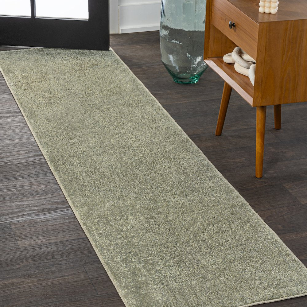 Twyla Classic Solid Low-Pile Machine-Washable Runner Rug