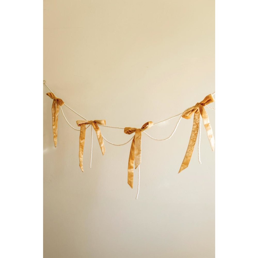 Bow Garland with Pearls