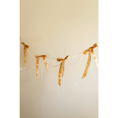 Bow Garland with Pearls