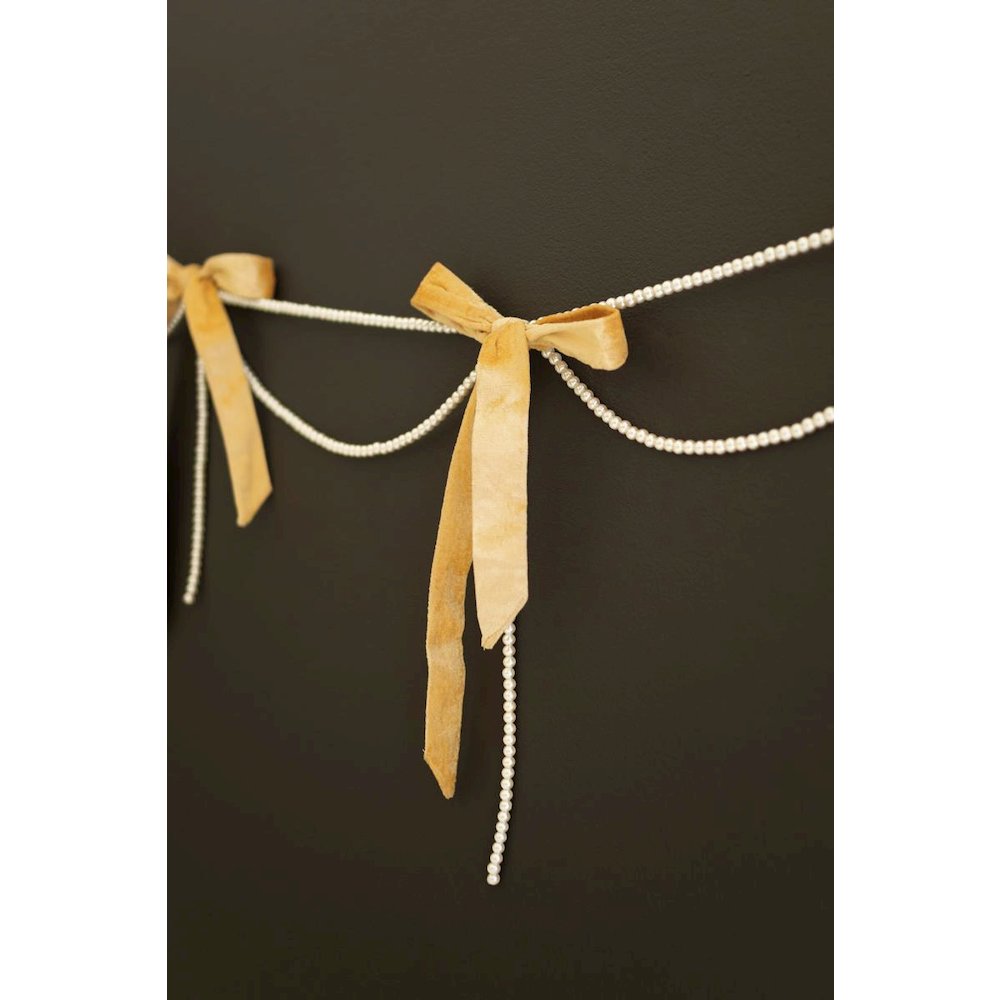 Bow Garland with Pearls