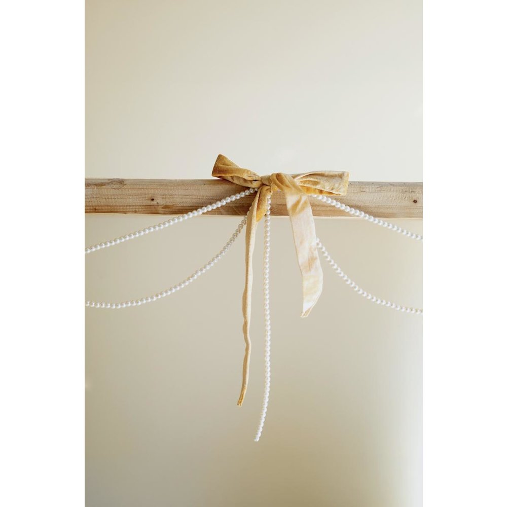 Bow Garland with Pearls