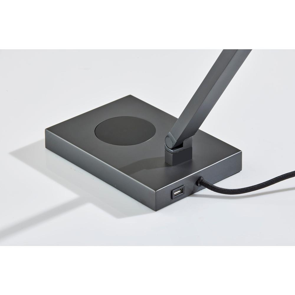 Newman Task Lamp w. Wireless Charging