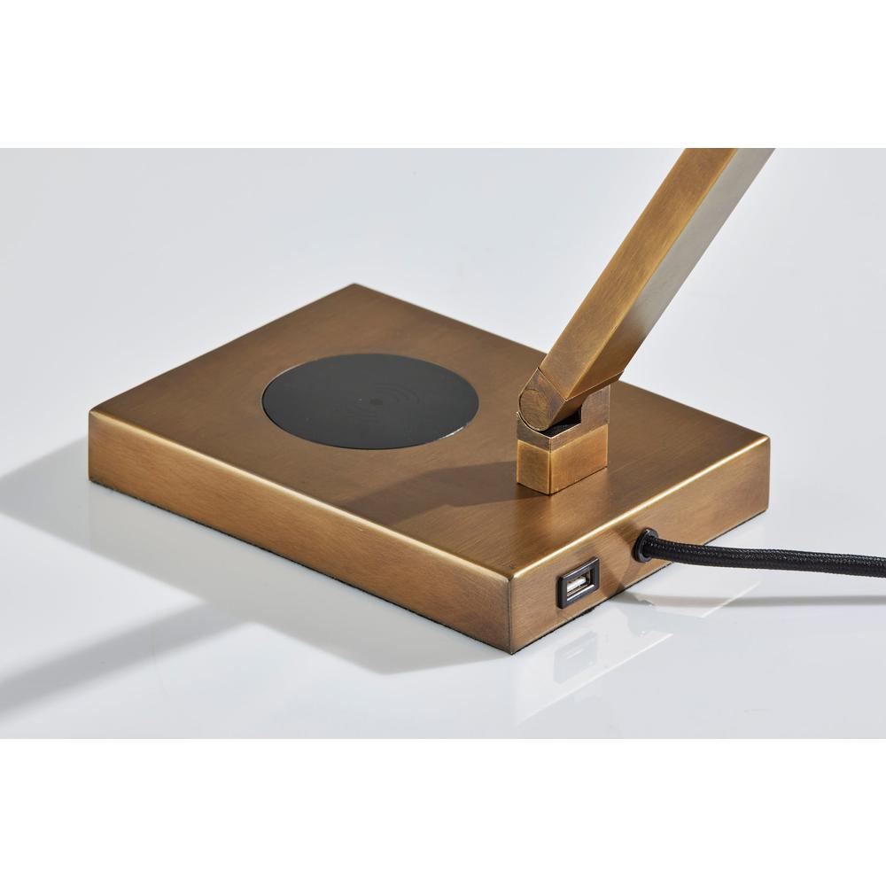 Newman Task Lamp w. Wireless Charging