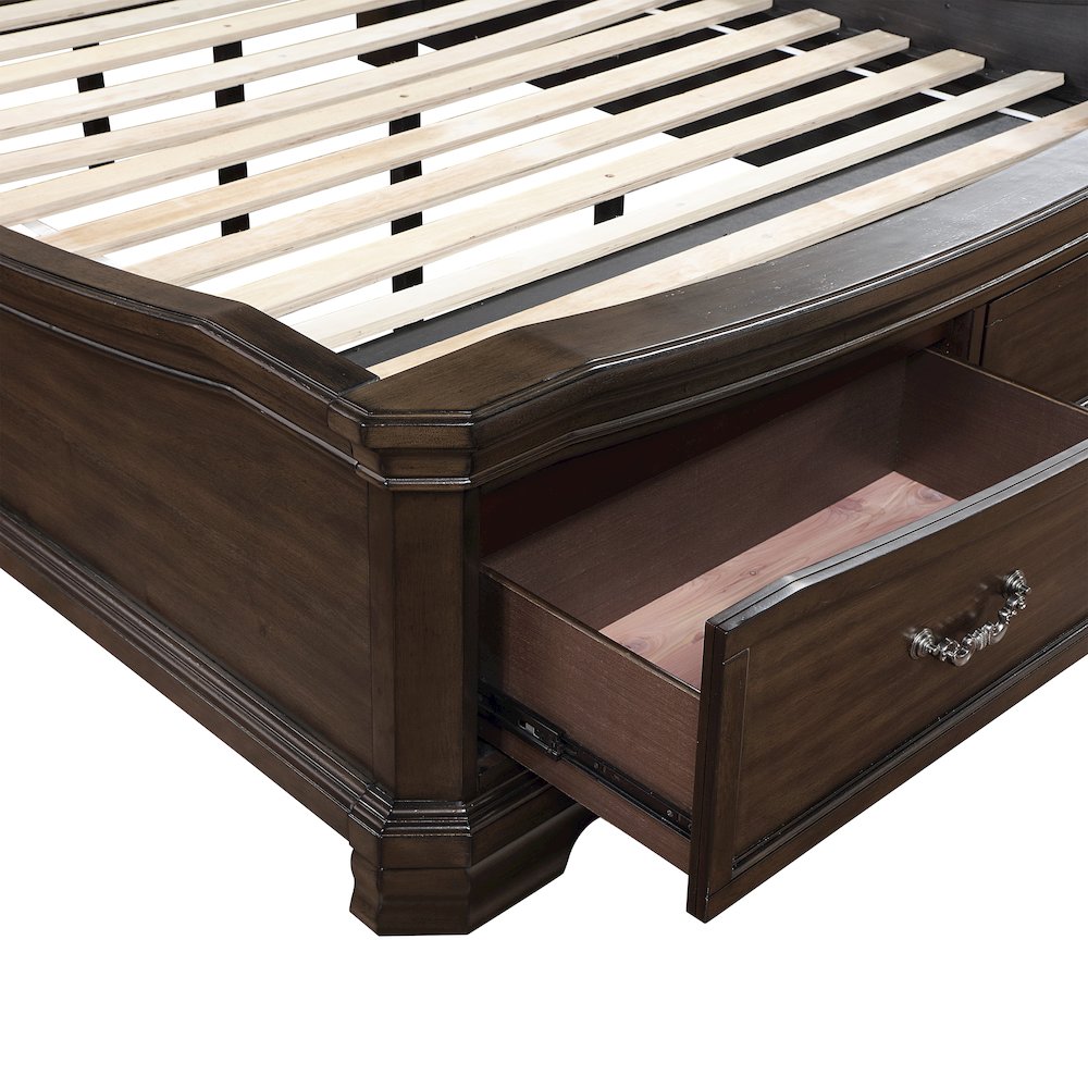 Lyndhurst Wood Queen Upholstered Bed in Walnut