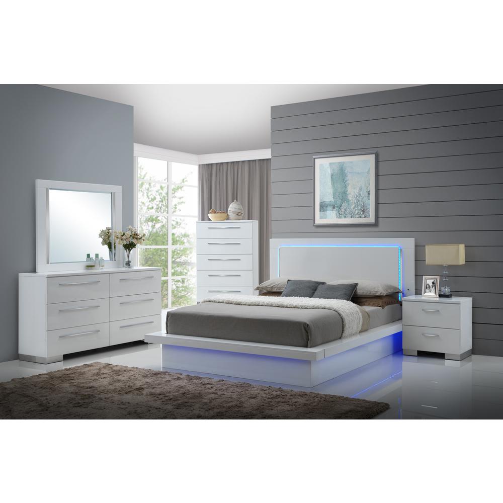 Furniture Sapphire 5-Piece Wood Queen Bedroom Set in White
