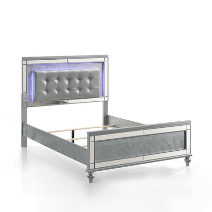 Furniture Contemporary Solid Wood 4/6 Full Bed in Silver
