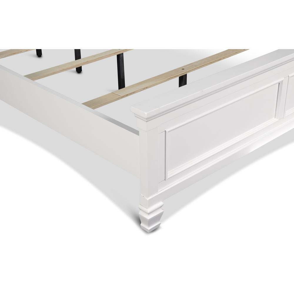Furniture Tamarack Contemporary Solid Wood 5/0 Q Bed in White