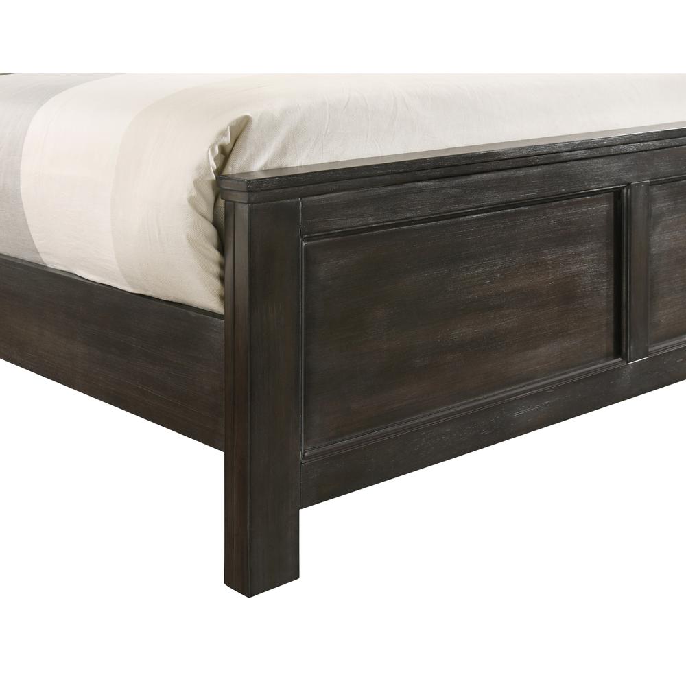 Furniture Andover Traditional King Wood Bed in Nutmeg