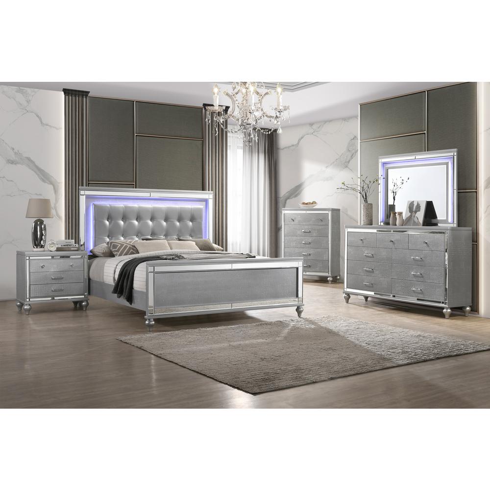 Valentine Furniture 5-Piece Solid Wood King Bedroom Set in Silver