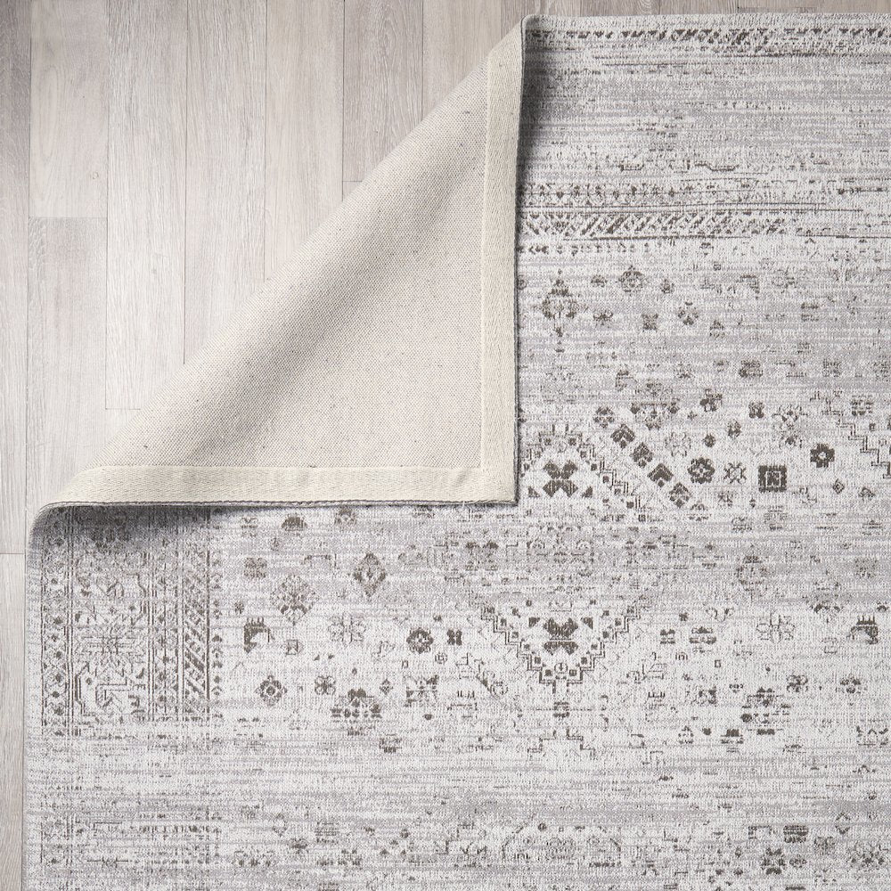 Kaiya 5 x 8 Rug