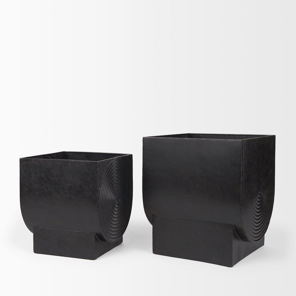 Medina Antiqued Black Metal Planters  (Set of 2)