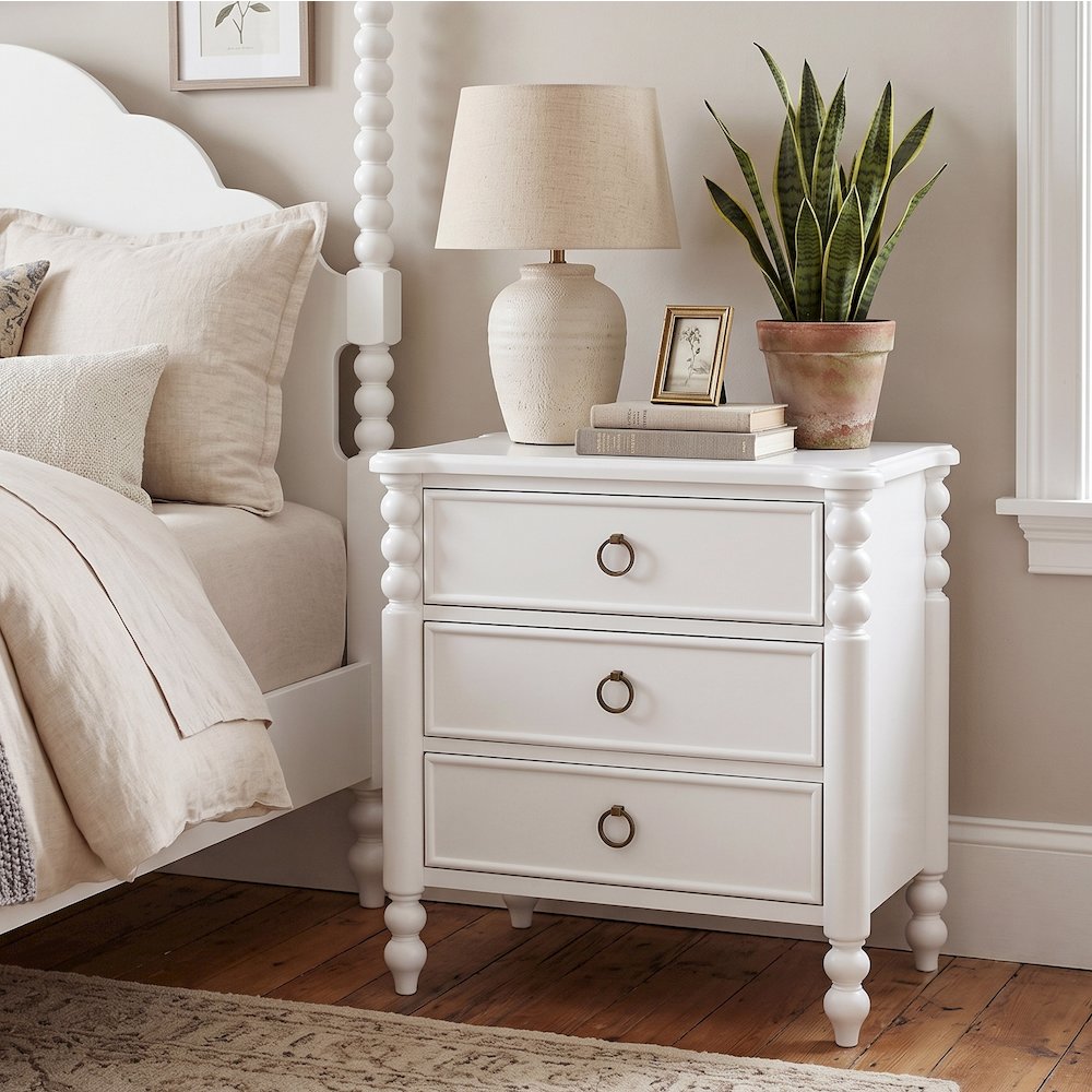 Avellune 6pc Bedroom Set: Queen Bed Dresser, Mirror, 2 Nightstands, Chest, White