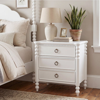 Avellune 6pc Bedroom Set: Queen Bed Dresser, Mirror, 2 Nightstands, Chest, White