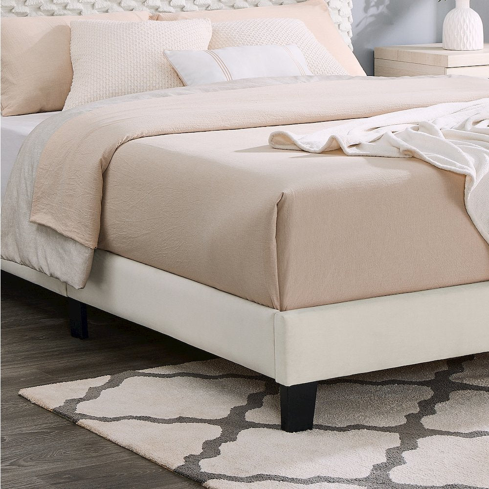 Findlay 3Pc Bedroom Set, Plush 3D Upholstered Bed with 2 Nightstands, Queen