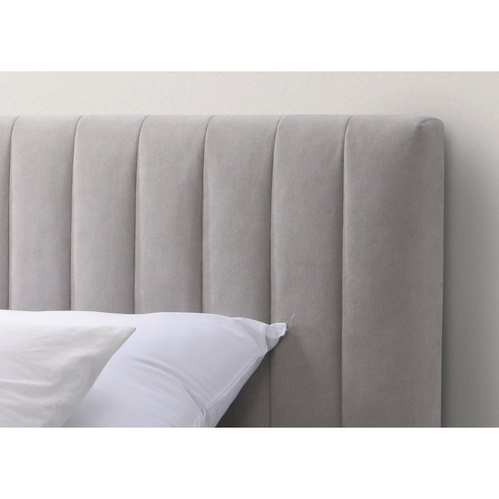 Spencer Upholstered Mid-Century Fabric King Platform Bed in Gray