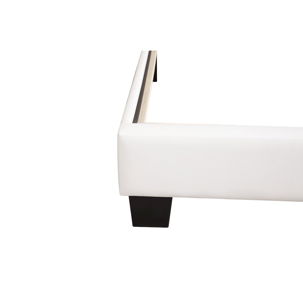 Glory Furniture Caldwell Queen Bed in White Color
