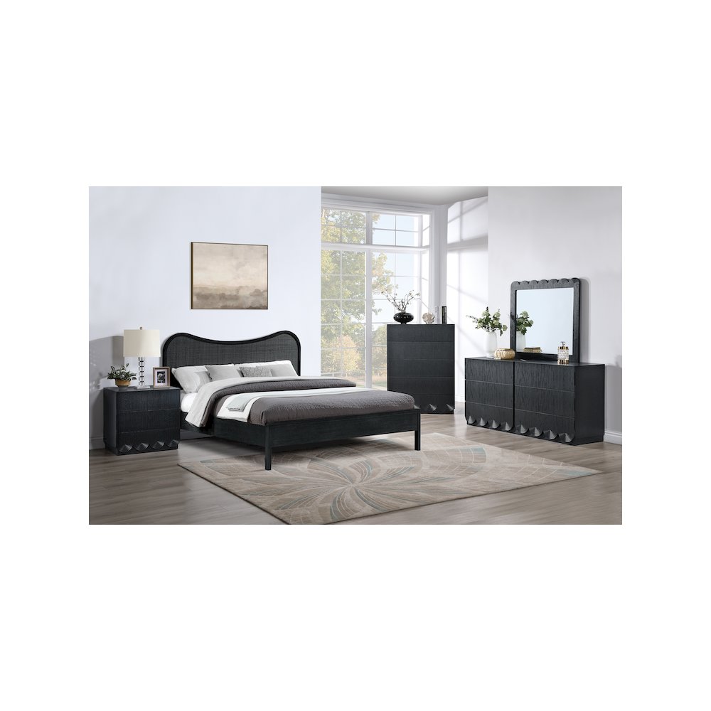 Scallop Black Chest