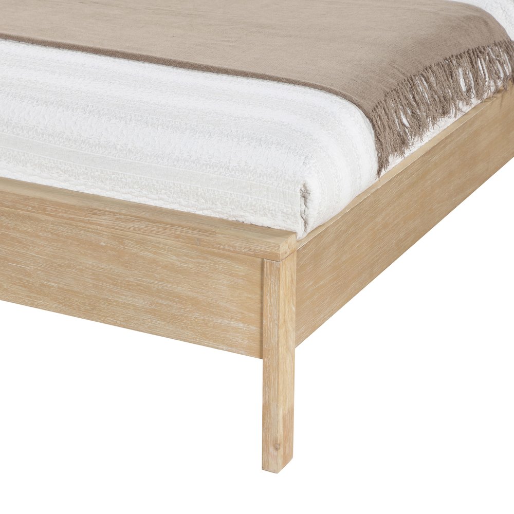 Windsor Natural Rubberwood Queen Bed