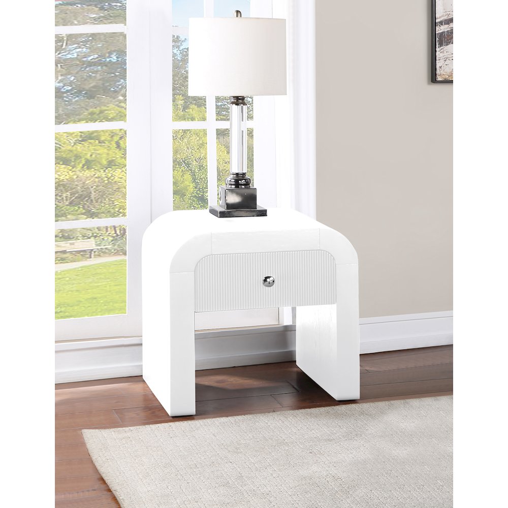 Artisto White End Table