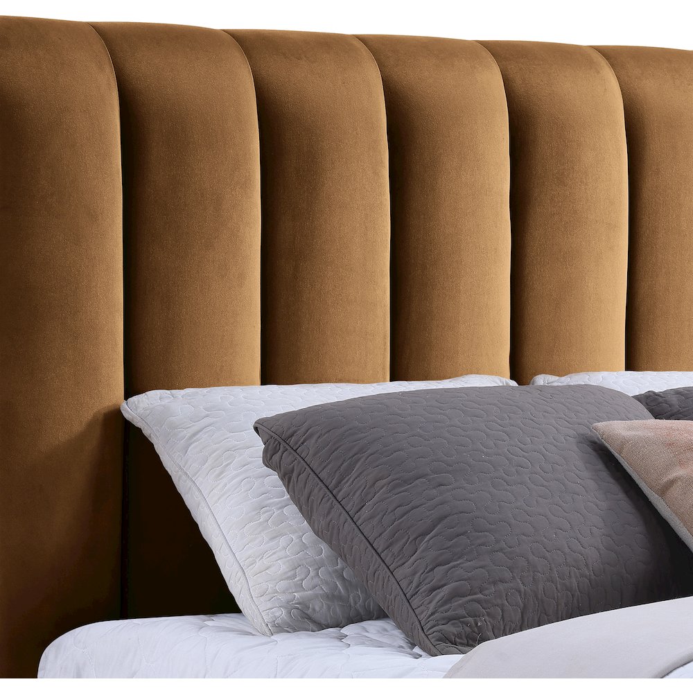 Amara Saddle Velvet Upholstered King Bed