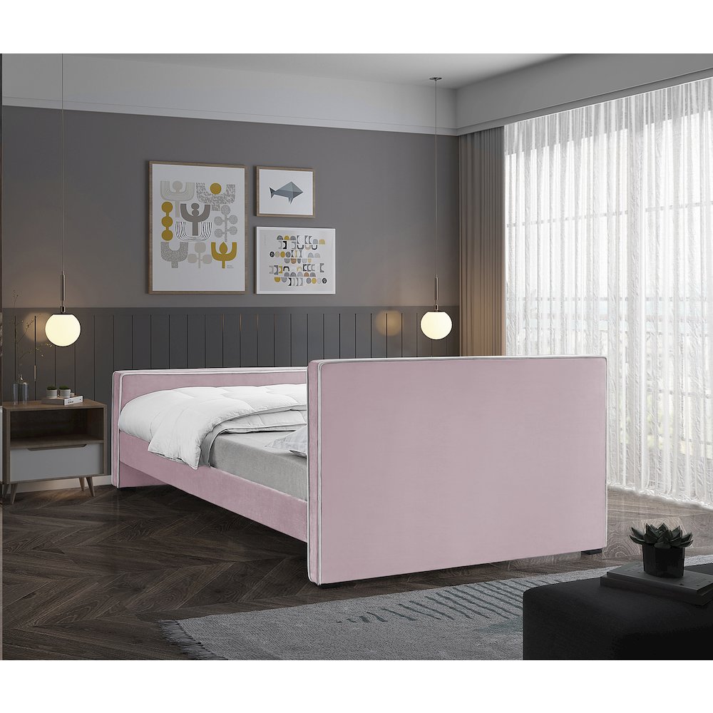 Dillard Pink Velvet Full Bed