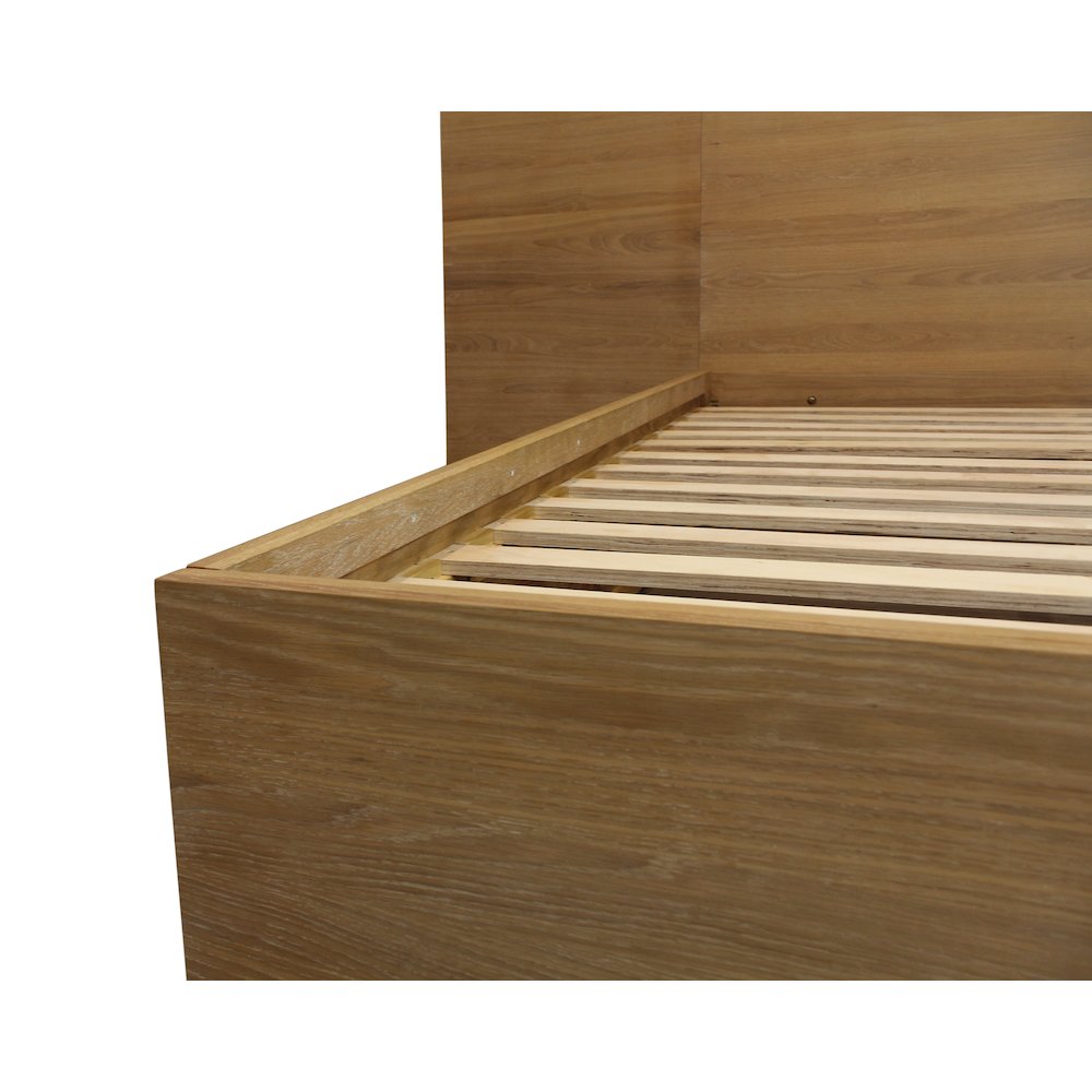 Sarasota Queen Bed with Wings in Natural Oak