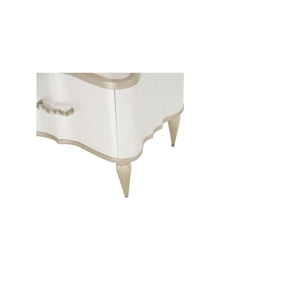 London Place 6-Drawer Tiered Chest - Creamy Pearl