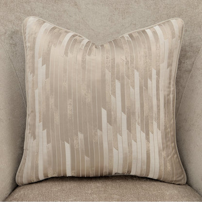 La Rachelle Swivel Accent Chair - Lustre/Champagne