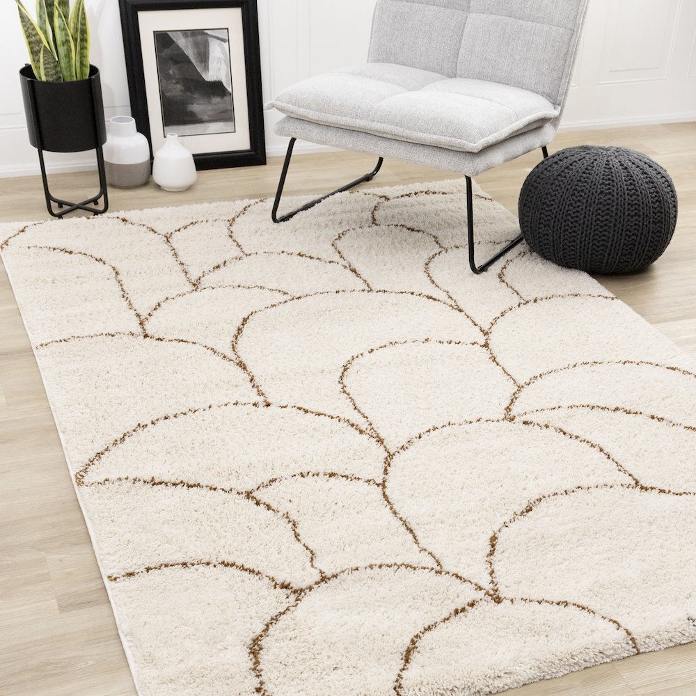 Madison Cream Brown Soft Arches Shag Rug, 5'3" x 7'7"