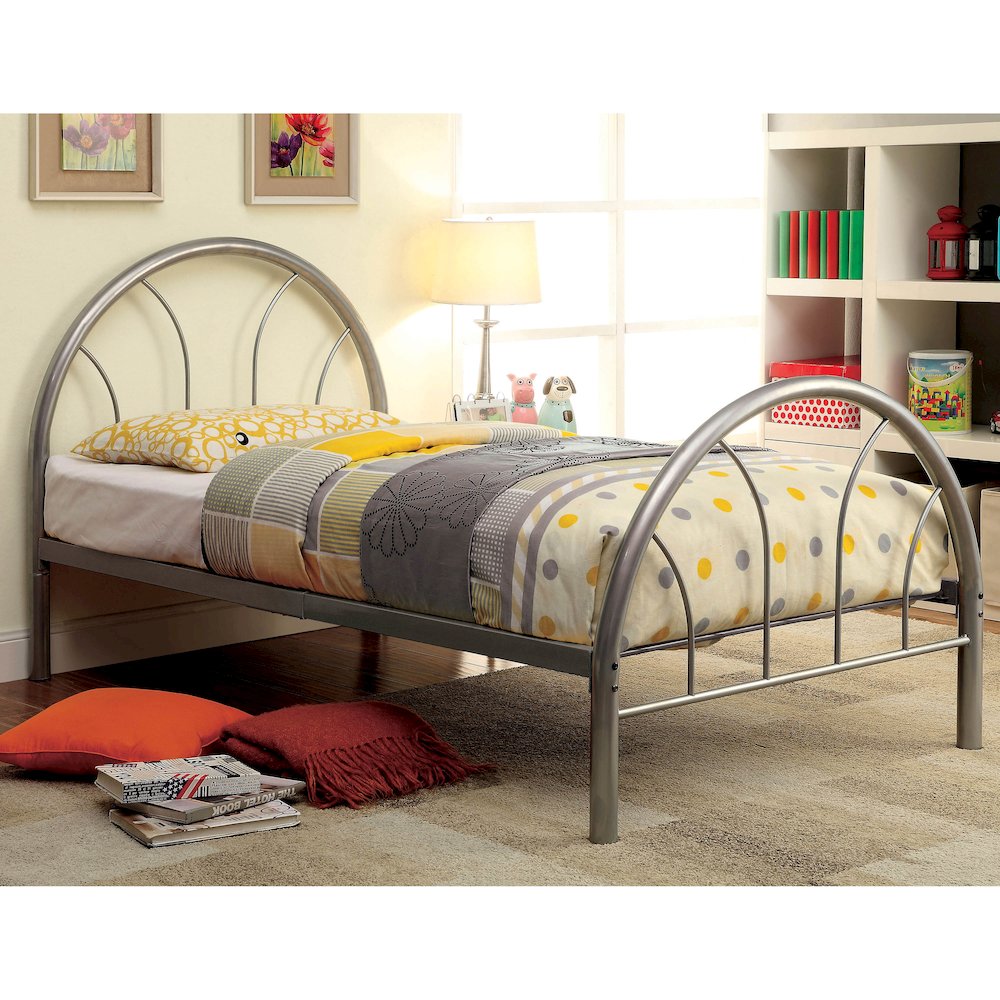 Beasley Modern Metal Full Platform Bed in Silver