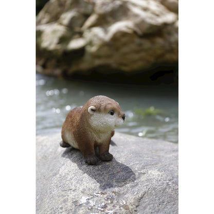 Otter Leaning Forward Statue
