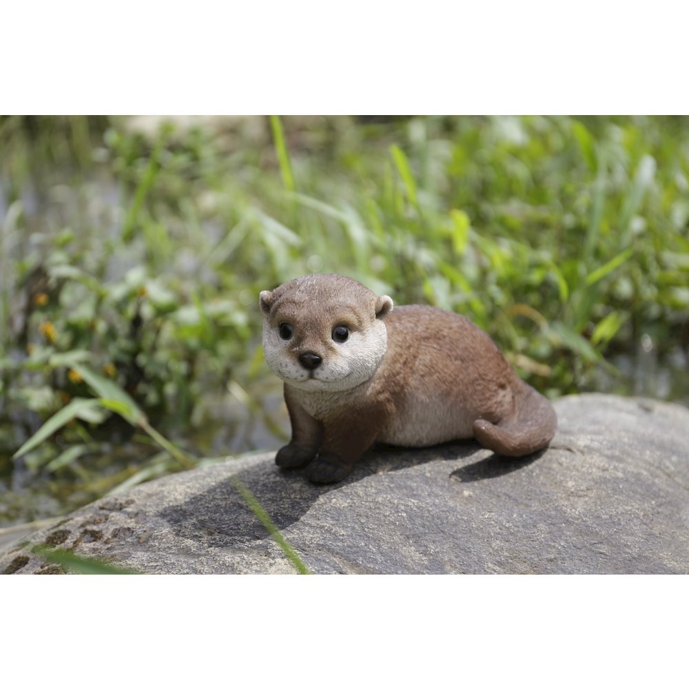 Otter Leaning Forward Statue